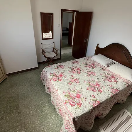 Yellow House Гостевой дом Вила-Прайа-де-Анкора